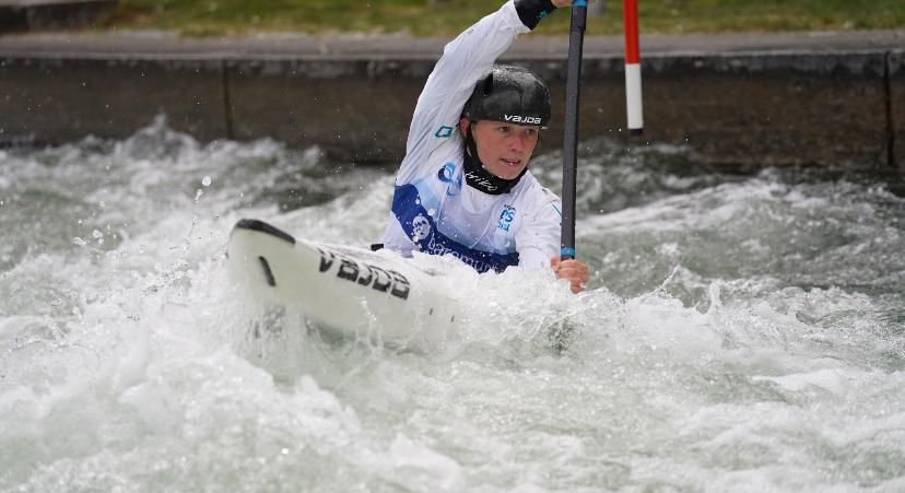 Lara Greißinger im Boot